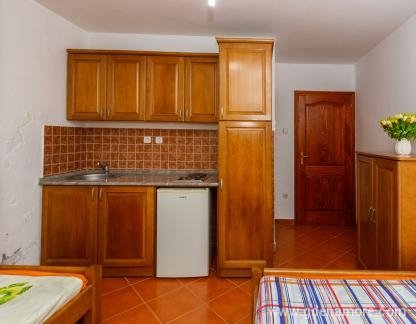 Apartahotel "ADO", , alojamiento privado en Dobre Vode, Montenegro - Apartman #3